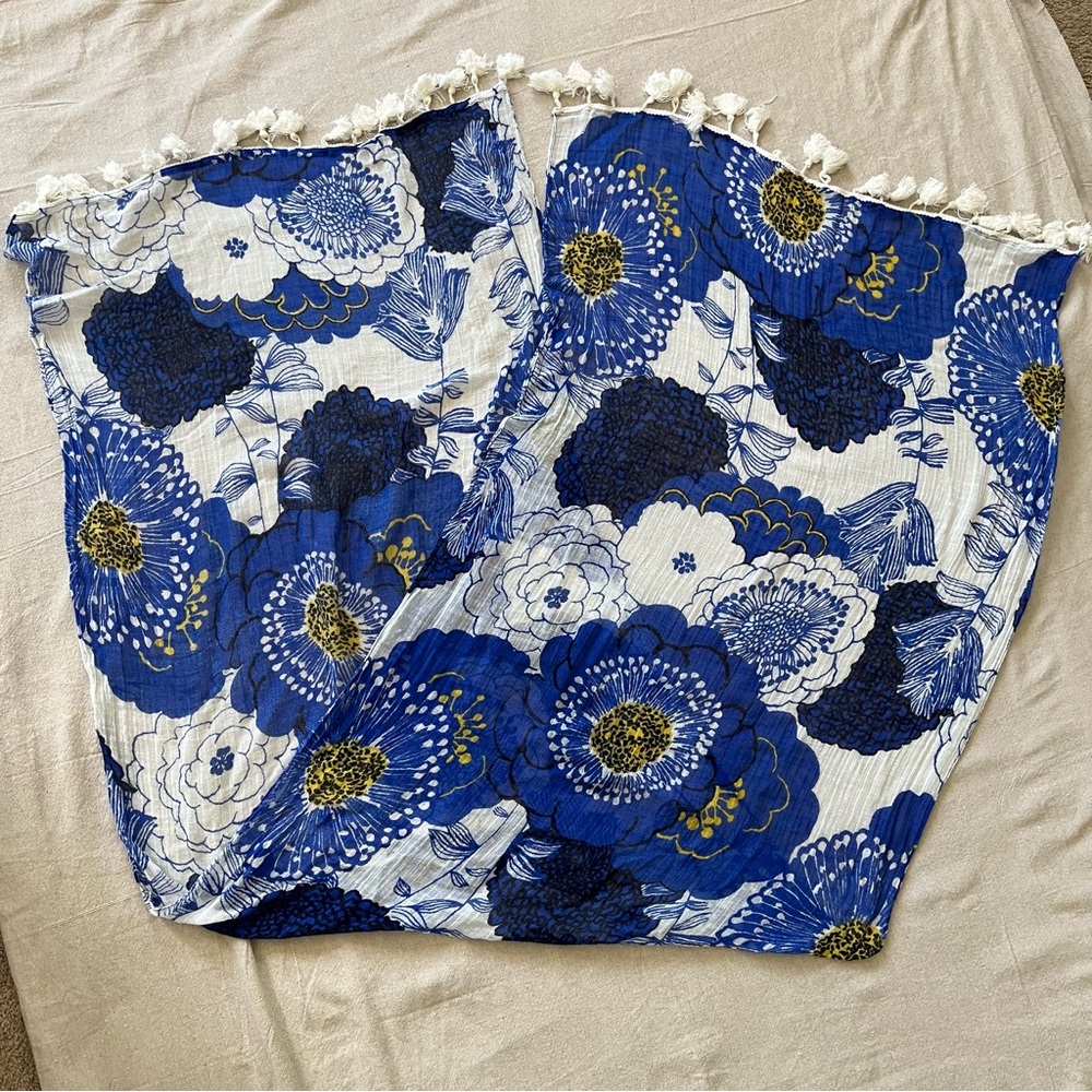 Gauzy Flowered Rectangular Scarf With Tassels - image 6